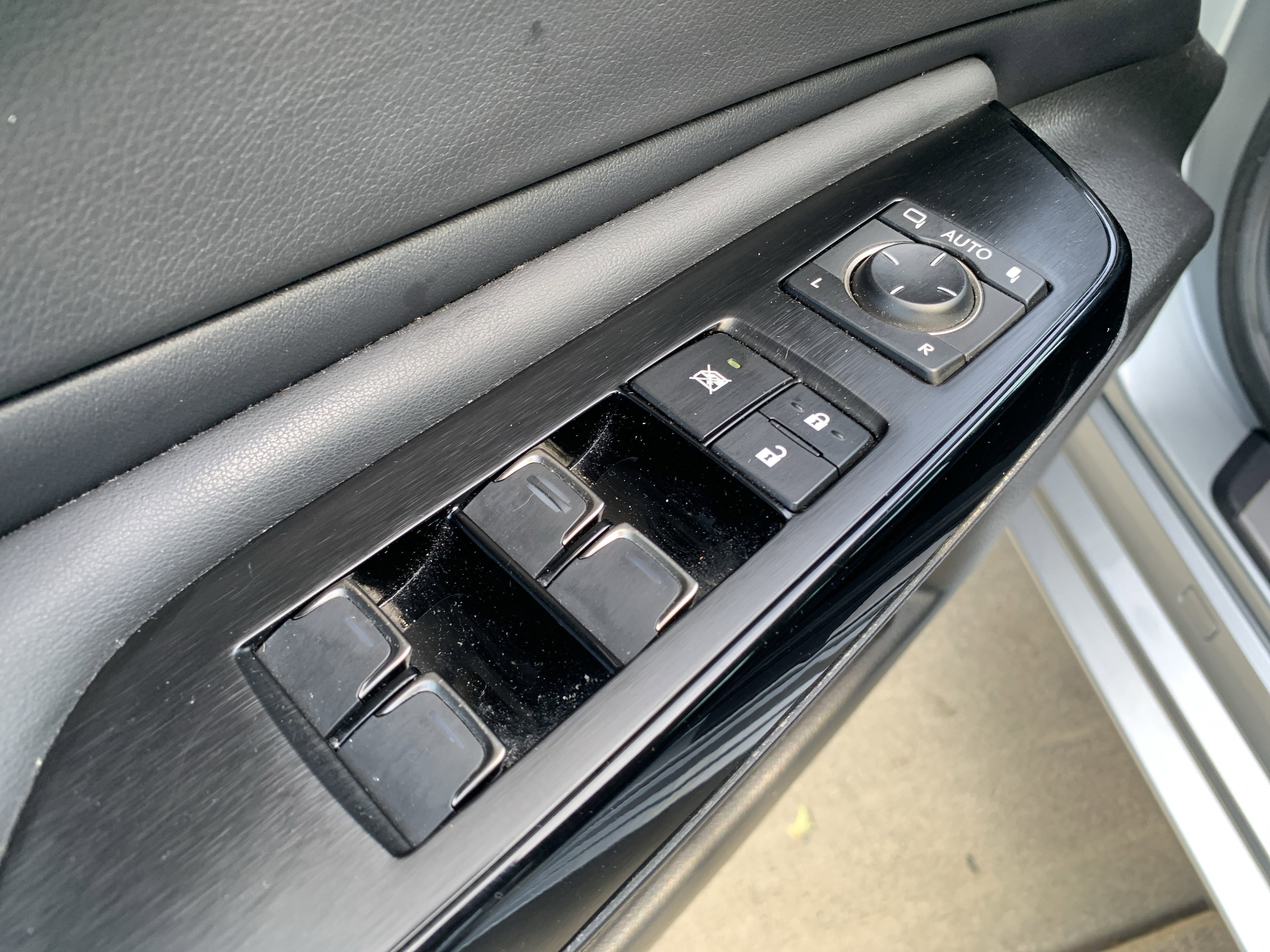 Used 2023 Lexus ES 350 w/ Premium Package image 11