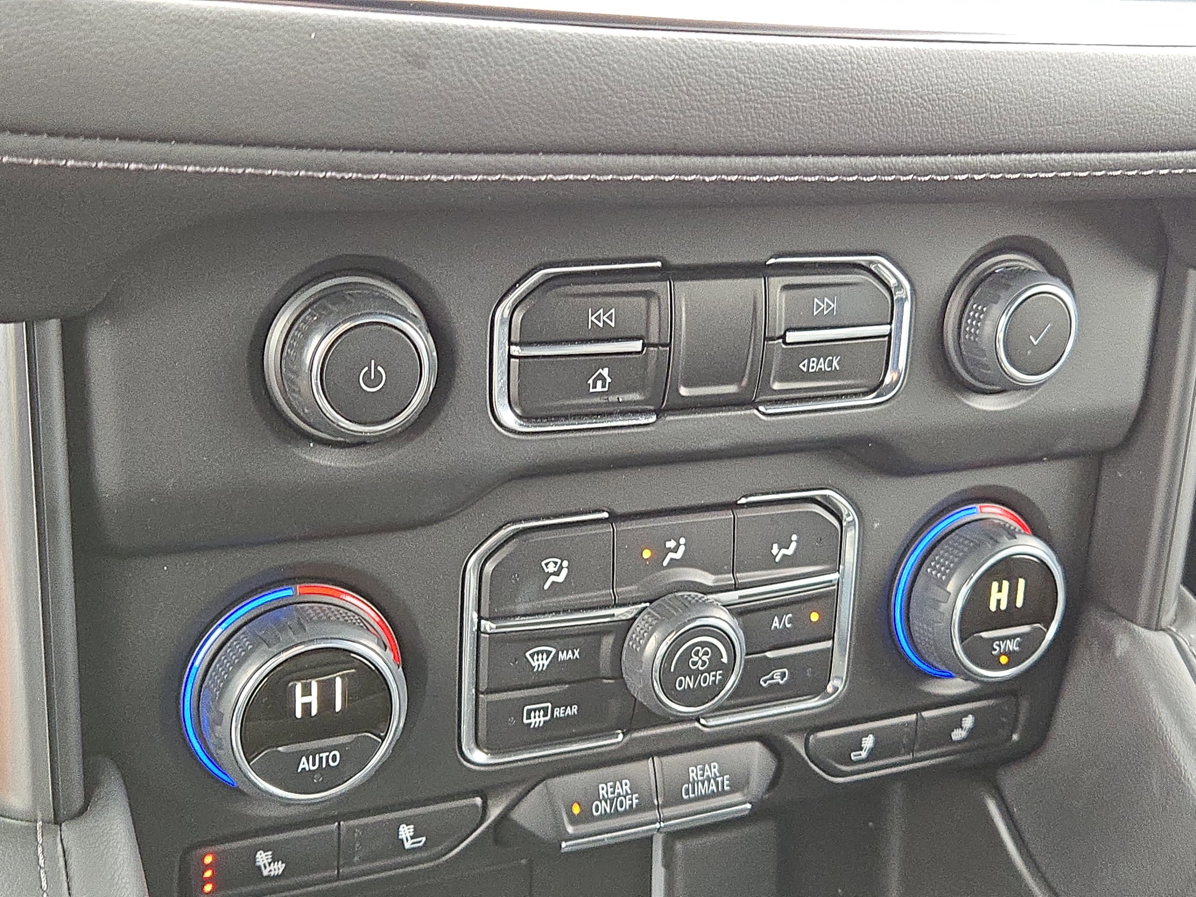 Used 2024 Chevrolet Tahoe Z71 w/ Luxury Package image 30