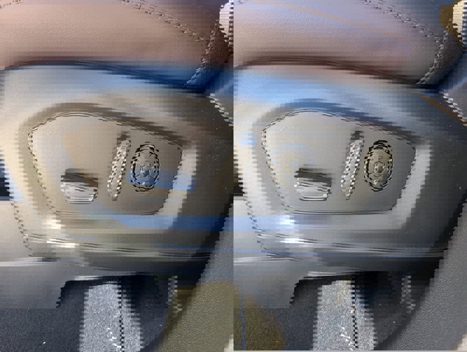 New 2026 Ford Explorer Platinum image 16