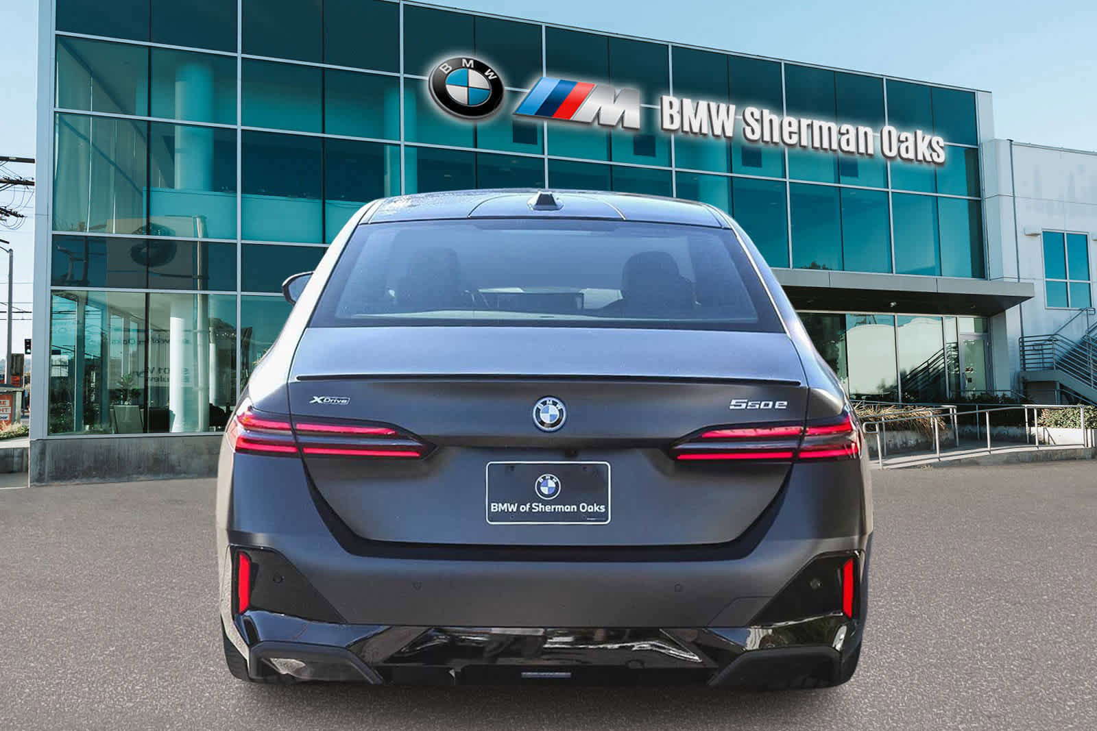 New 2026 BMW 550e xDrive w/ Executive Package image 5