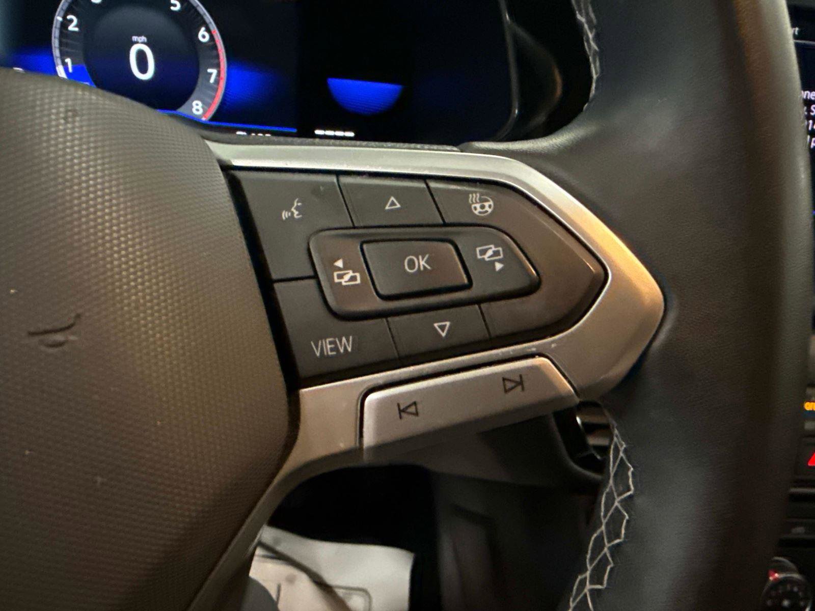 Certified 2022 Volkswagen Taos SE w/ IQ.Drive SE Package image 27