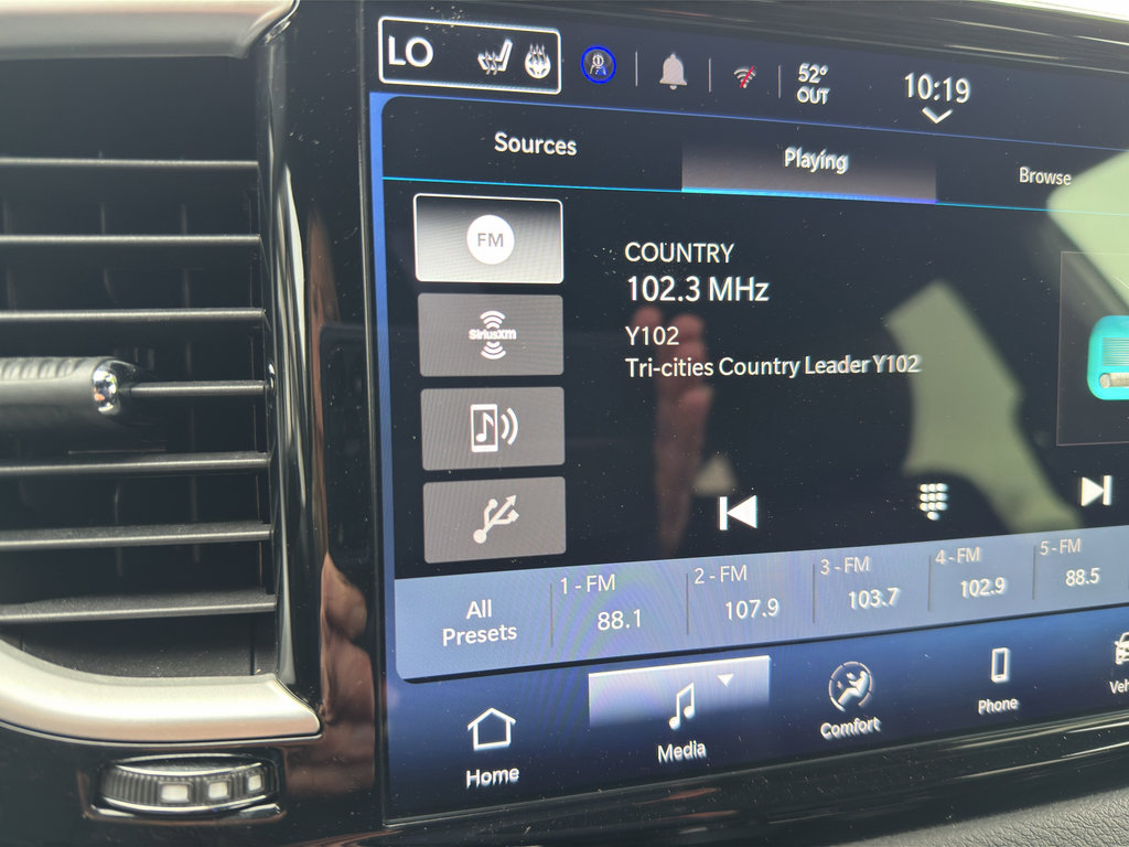 Used 2026 Chrysler Pacifica Select image 23