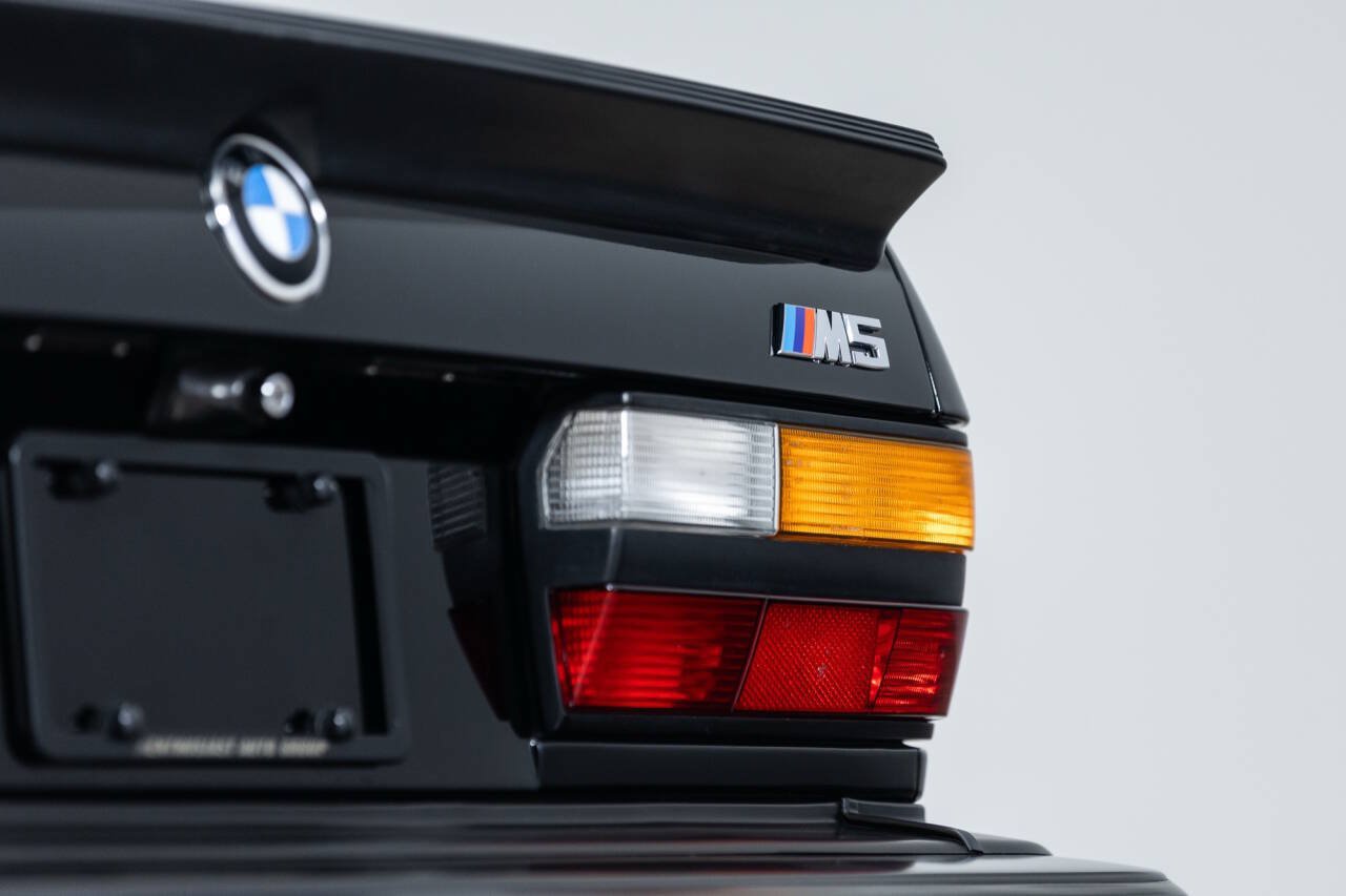 Used 1988 BMW M5 RWD image 17