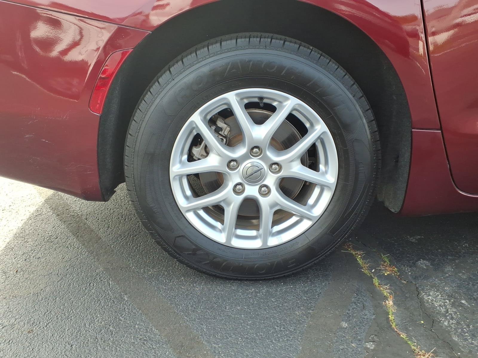 Certified 2022 Chrysler Voyager LX FWD image 10