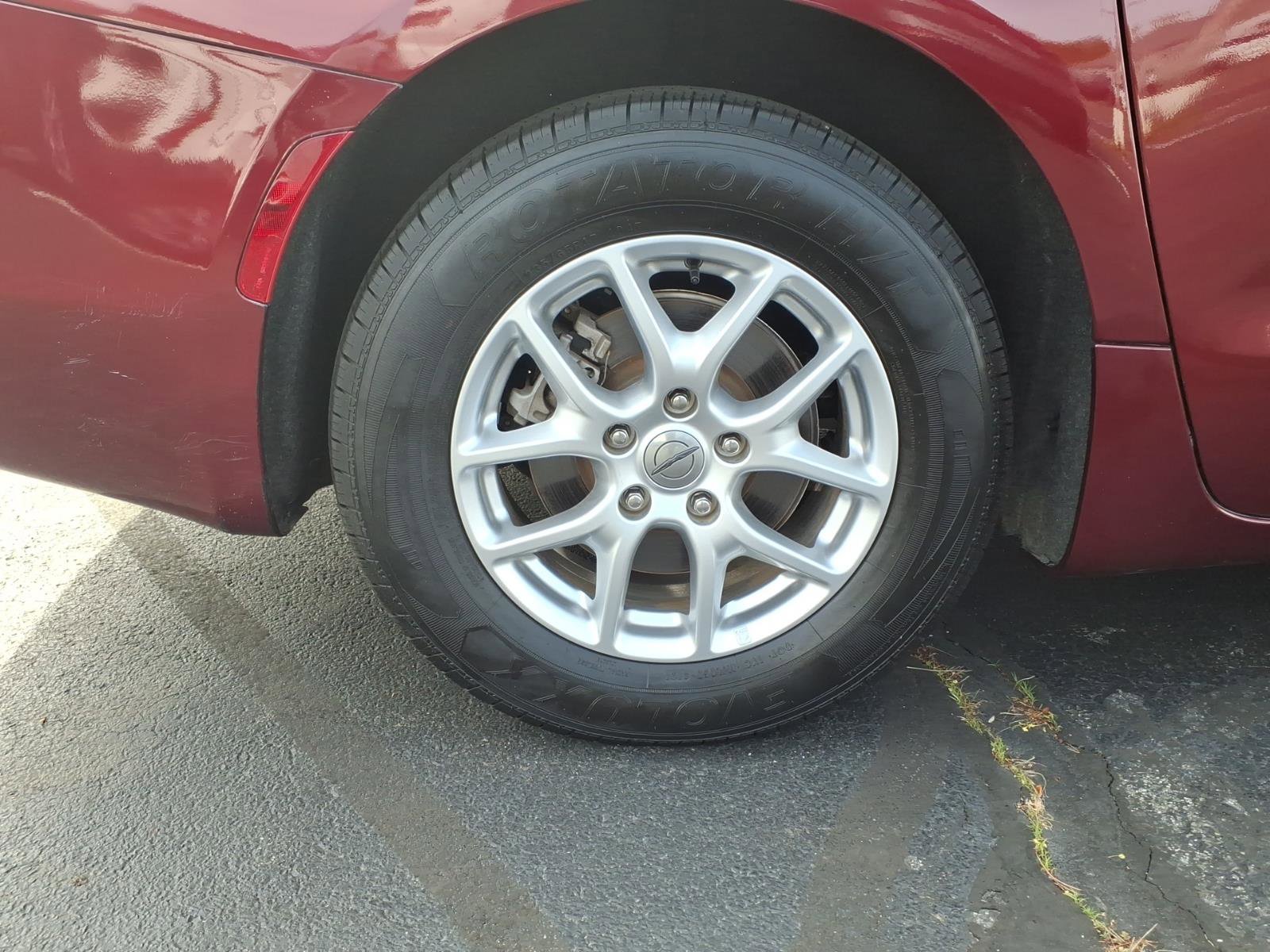 Certified 2022 Chrysler Voyager LX FWD image 10