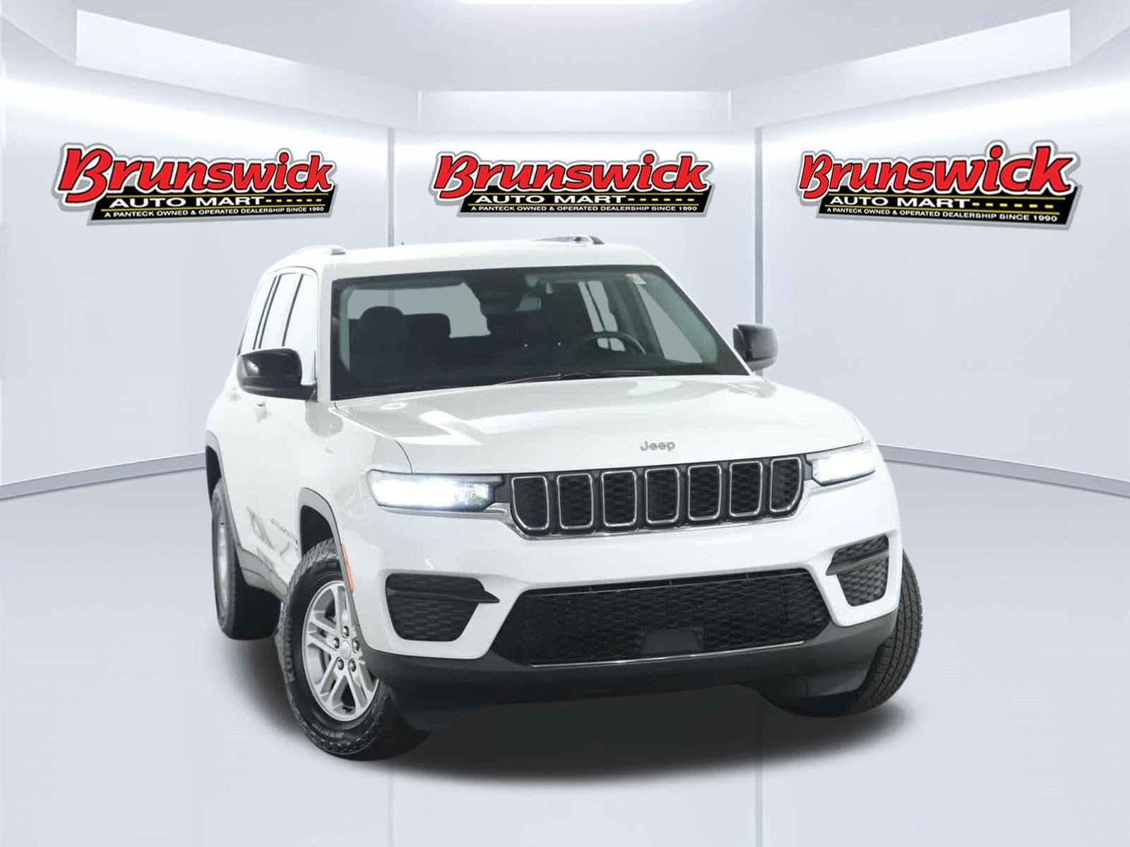 Used 2023 Jeep Grand Cherokee Laredo