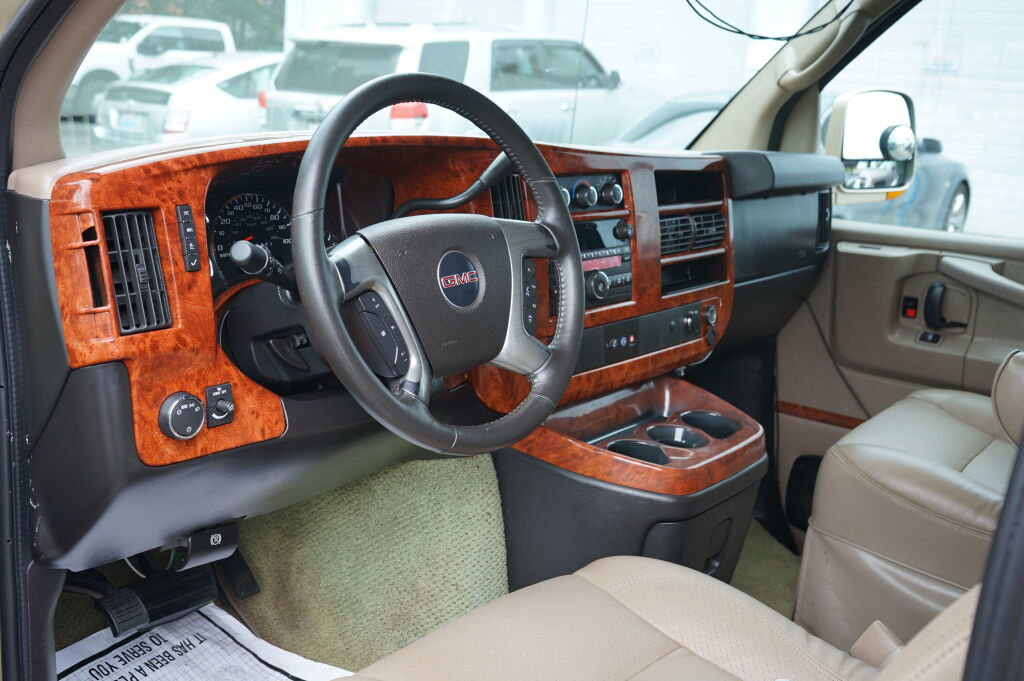 Used 2011 GMC Savana 1500 image 9