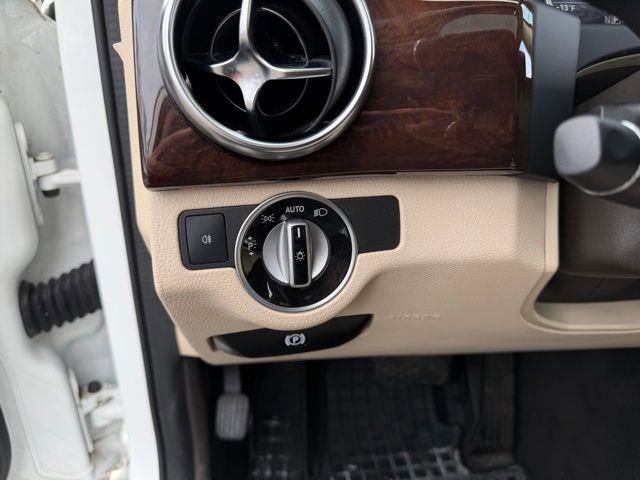 Used 2014 Mercedes-Benz GLK 350 4MATIC image 32
