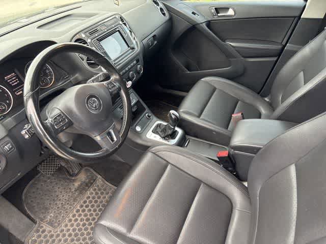 Used 2017 Volkswagen Tiguan S image 9