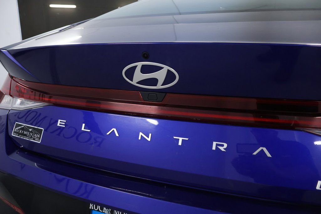 Used 2024 Hyundai Elantra Limited image 9