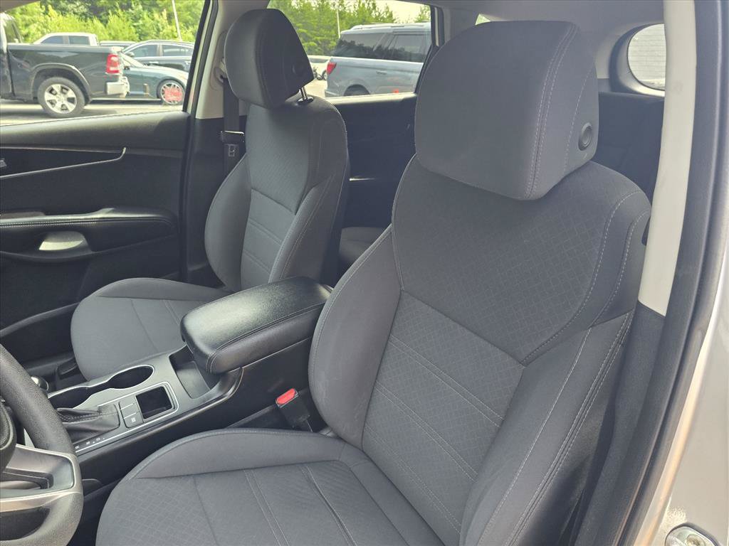 Used 2017 Kia Sorento FWD image 12