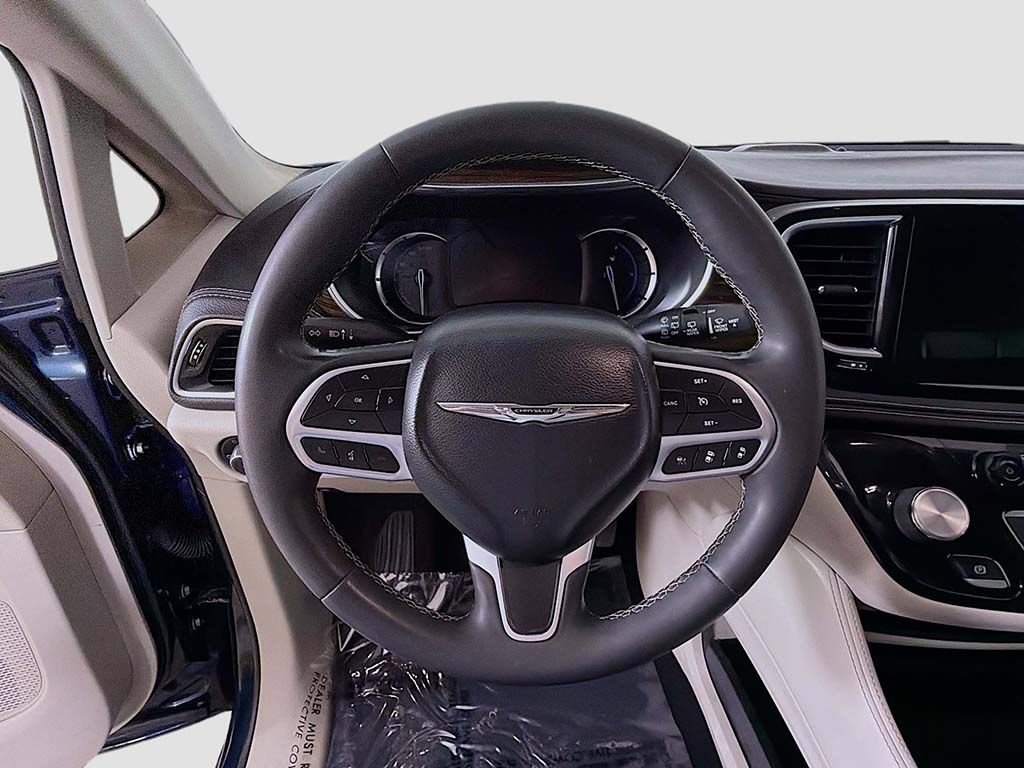 Used 2023 Chrysler Pacifica Limited w/ Uconnect Theater Family Group FWD image 38