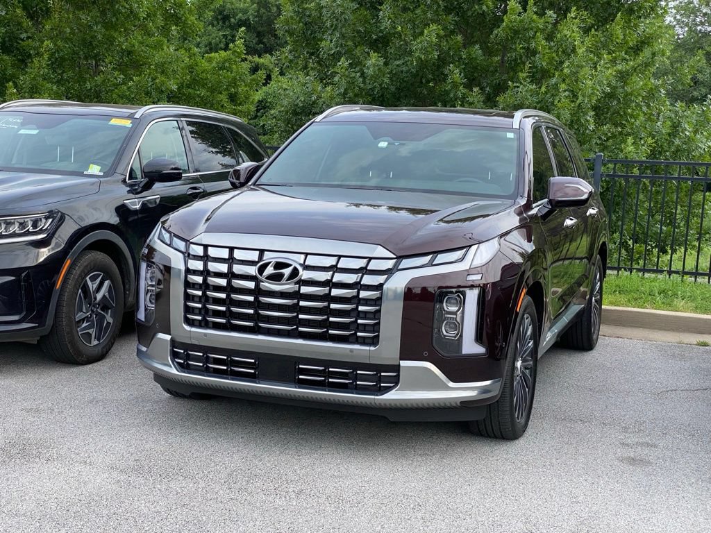 Used 2024 Hyundai Palisade Calligraphy FWD image 3