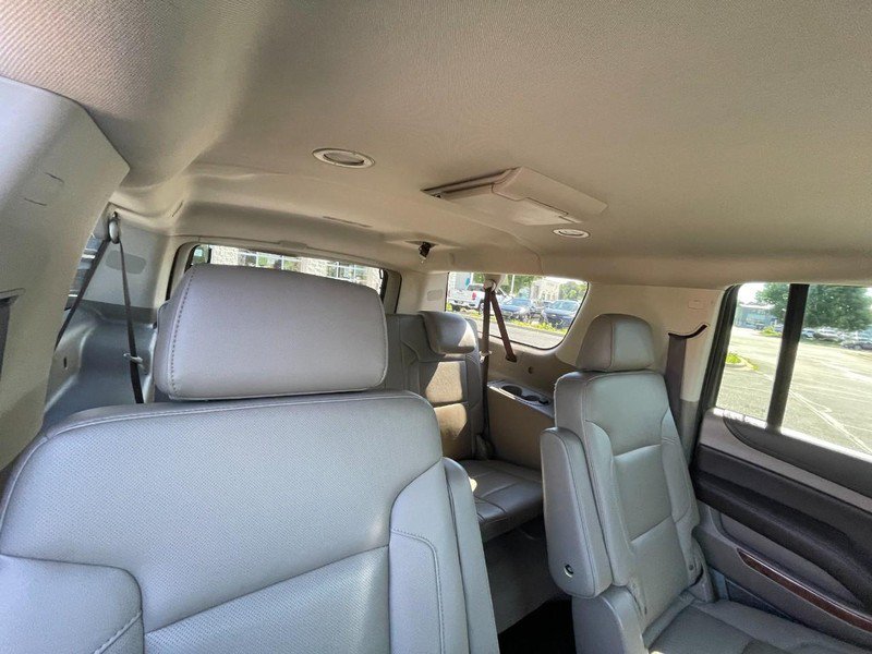 Used 2020 Chevrolet Suburban Premier AWD/4WD image 15