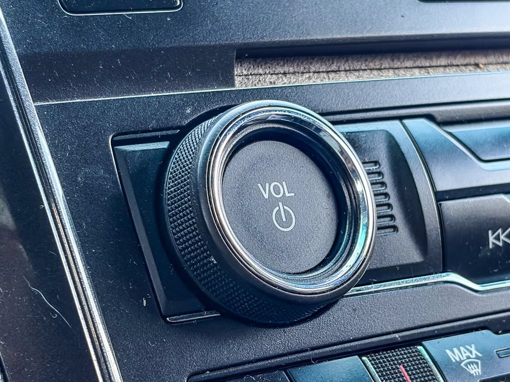 Used 2017 Ford Explorer XLT w/ Equipment Group 202A FWD image 26