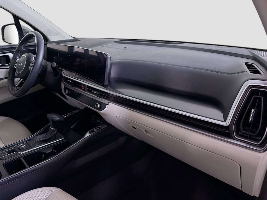 Used 2025 Kia Sorento S image 32
