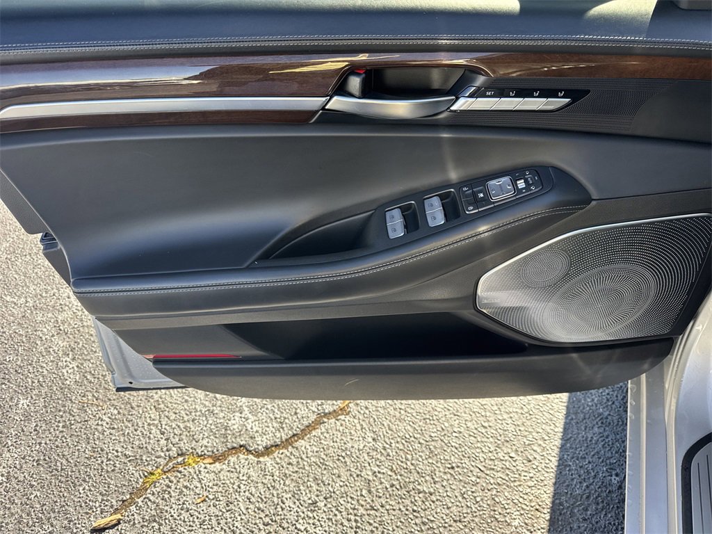 Used 2019 Genesis G90 3.3T Premium image 10