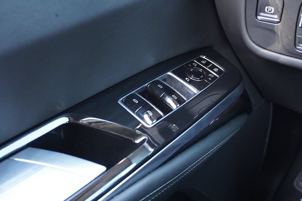 Used 2026 Cadillac Escalade Luxury RWD image 17