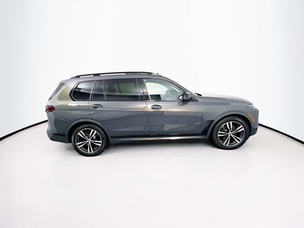 Used 2025 BMW X7 M60i image 7