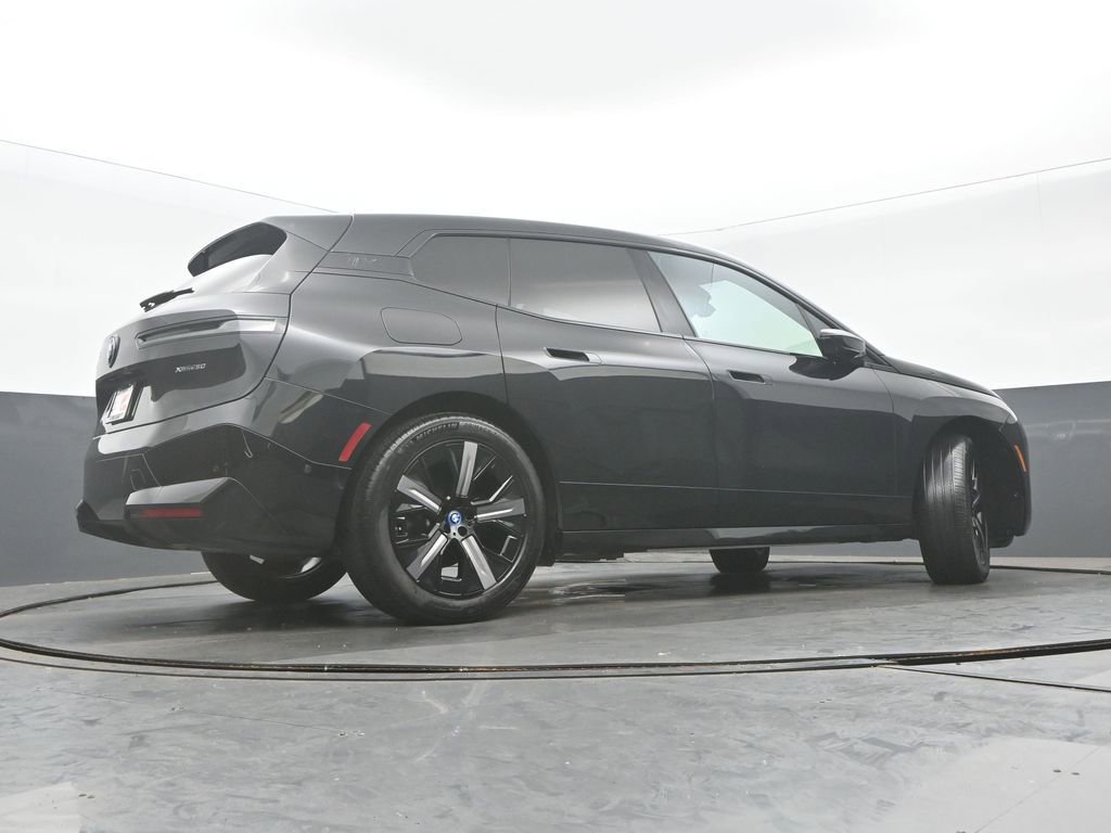Used 2023 BMW iX xDrive50 w/ Sport Package AWD/4WD image 30