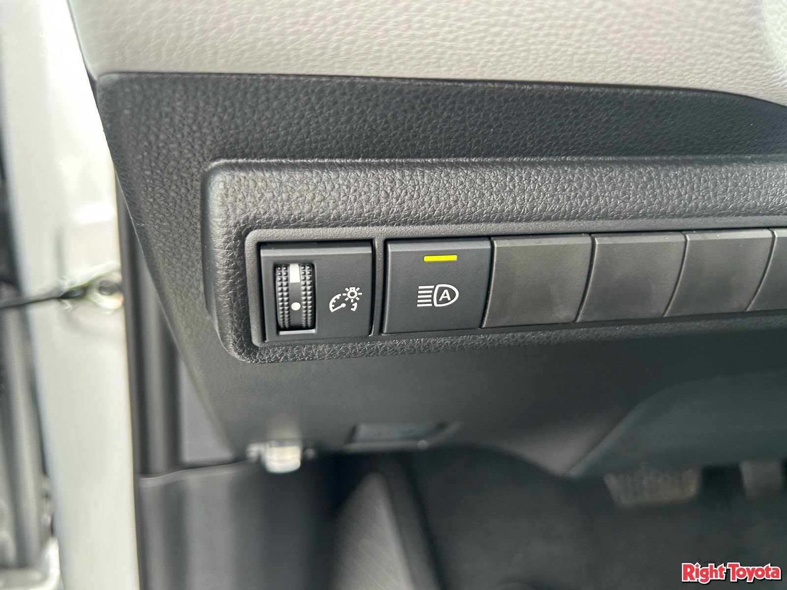 New 2026 Toyota Corolla SE w/ Carpet Mat Package (TMS) FWD image 27
