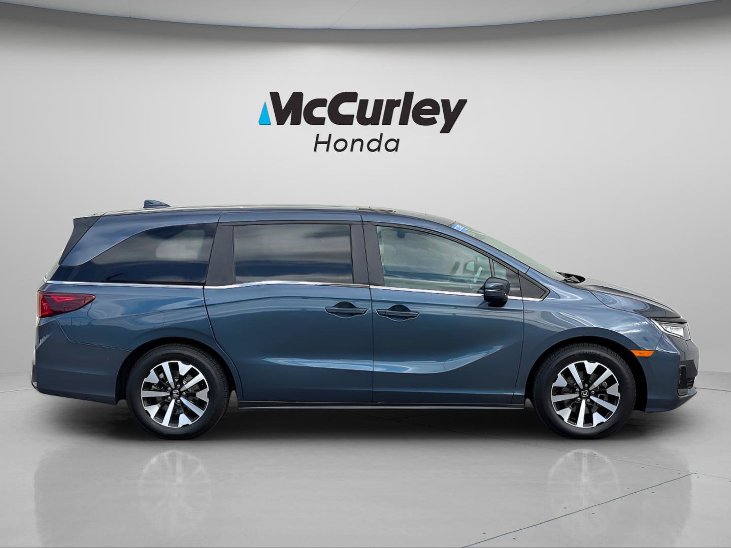 Certified 2025 Honda Odyssey EX-L image 2