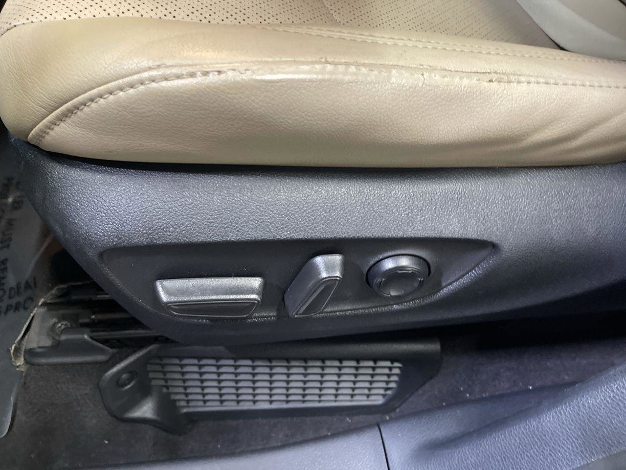 Used 2022 Toyota Sienna Limited image 12