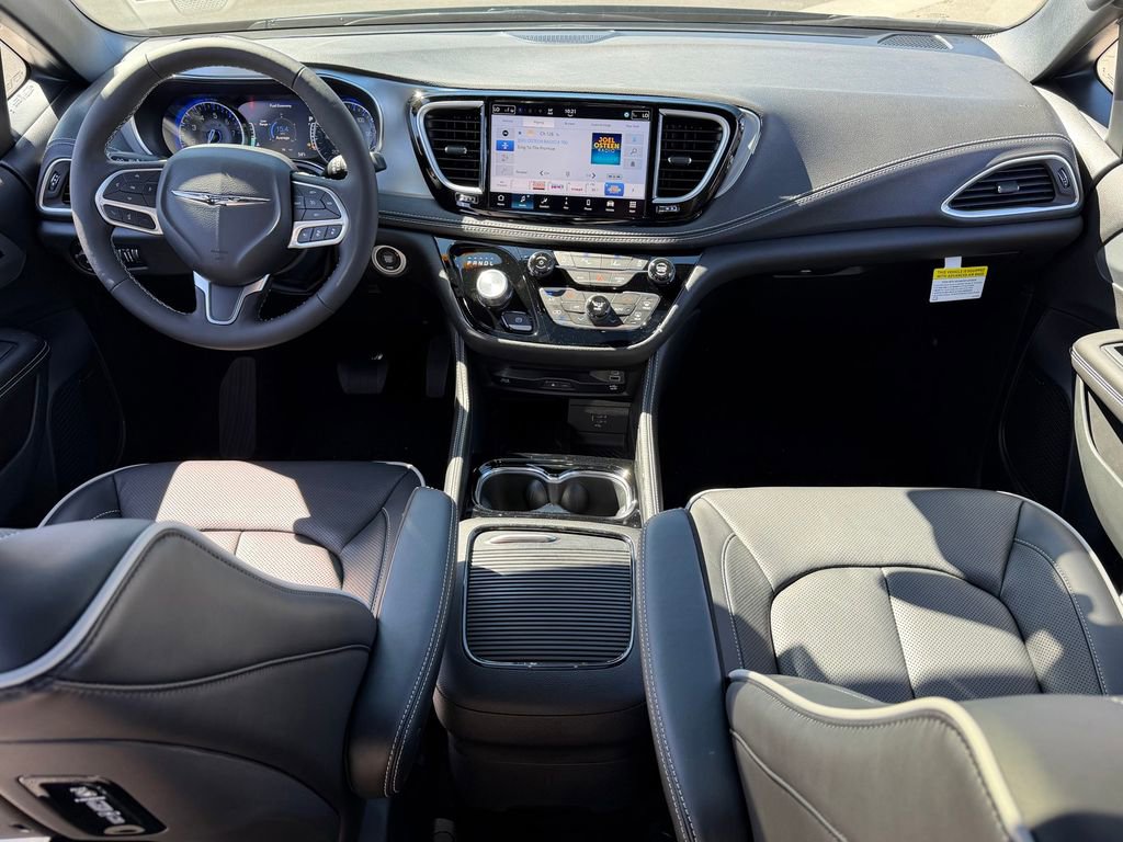 New 2026 Chrysler Pacifica Limited AWD/4WD image 17