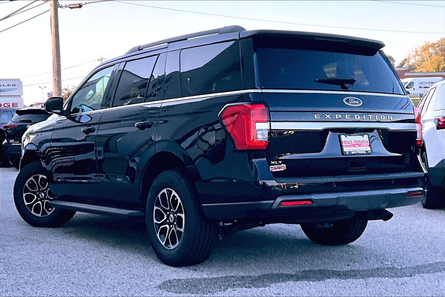 Used 2023 Ford Expedition XLT AWD/4WD image 9