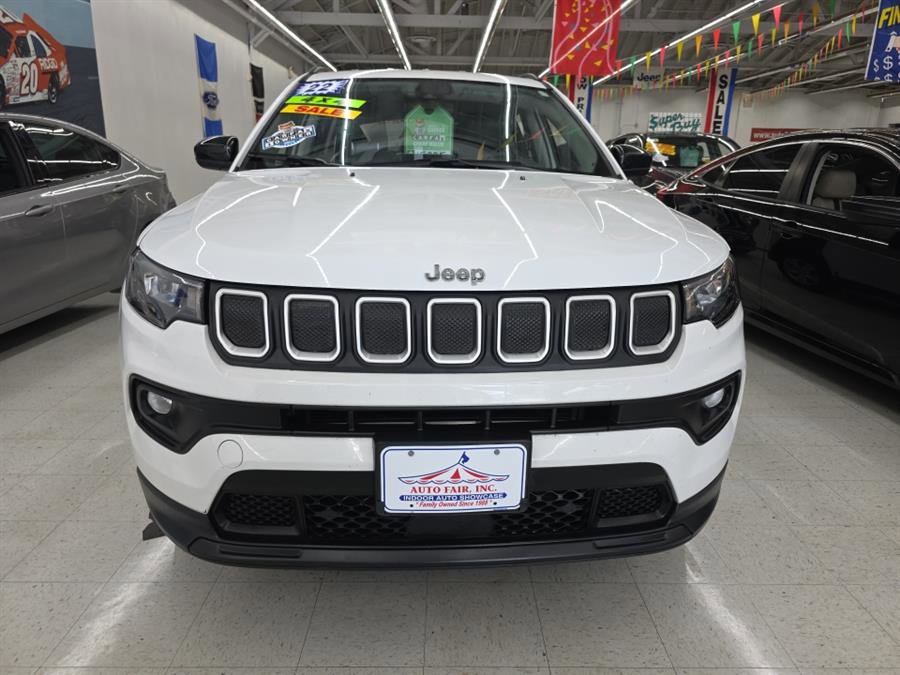 Used 2022 Jeep Compass Latitude image 2