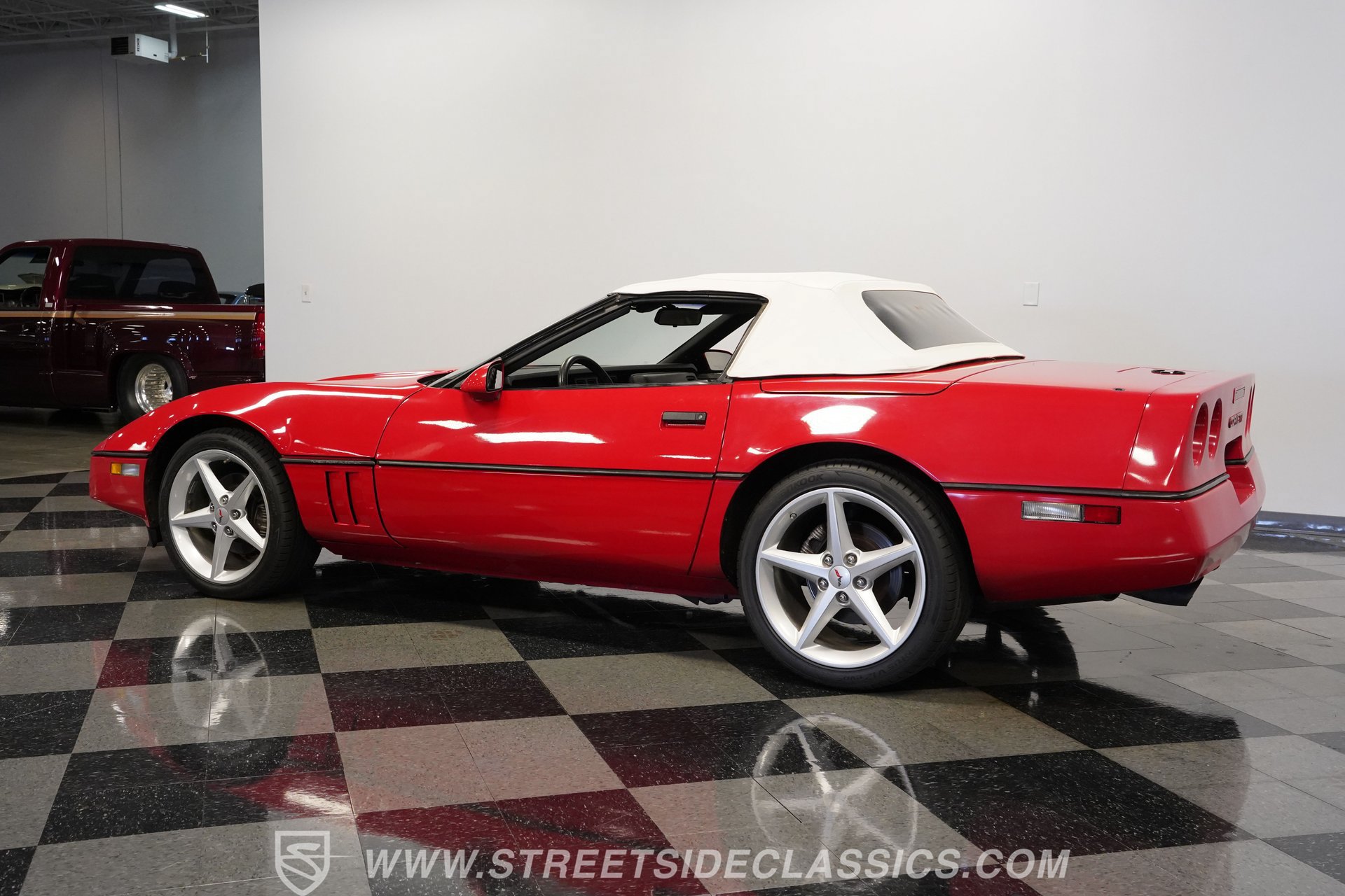 Used 1989 Chevrolet Corvette Convertible RWD image 8