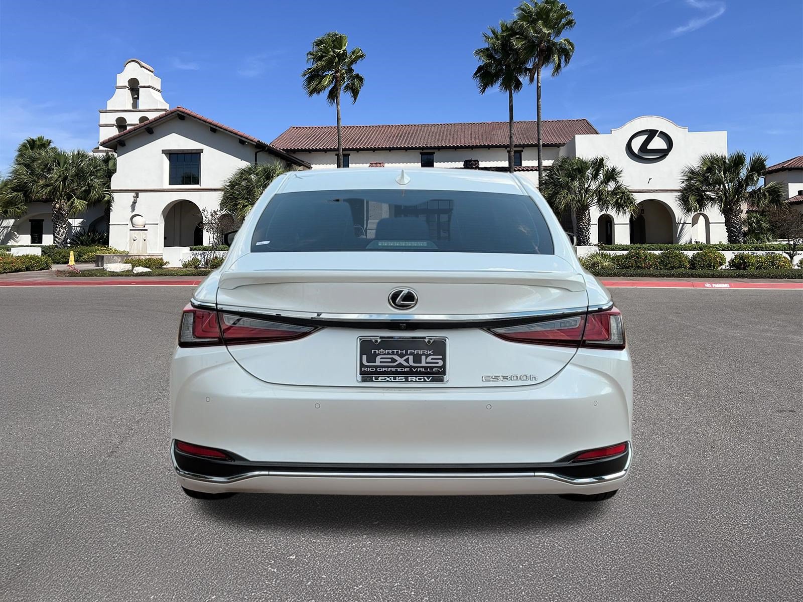 Used 2024 Lexus ES 300h Ultra Luxury w/ Accessory Package (Z2) FWD image 3