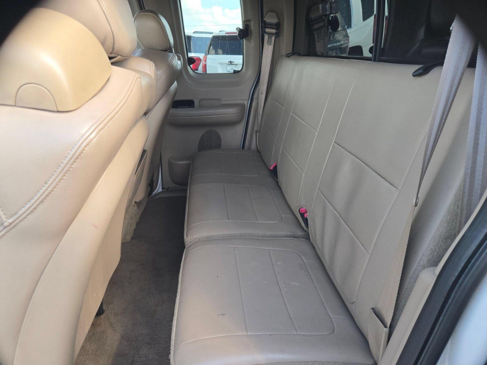 Used 2001 Ford F150 Lariat RWD image 14
