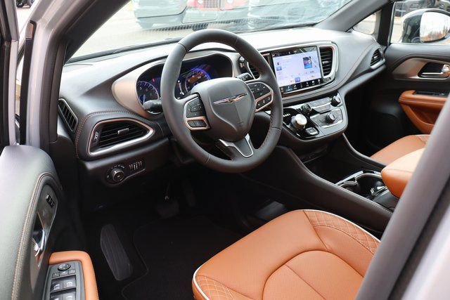 New 2026 Chrysler Pacifica Pinnacle AWD/4WD image 14