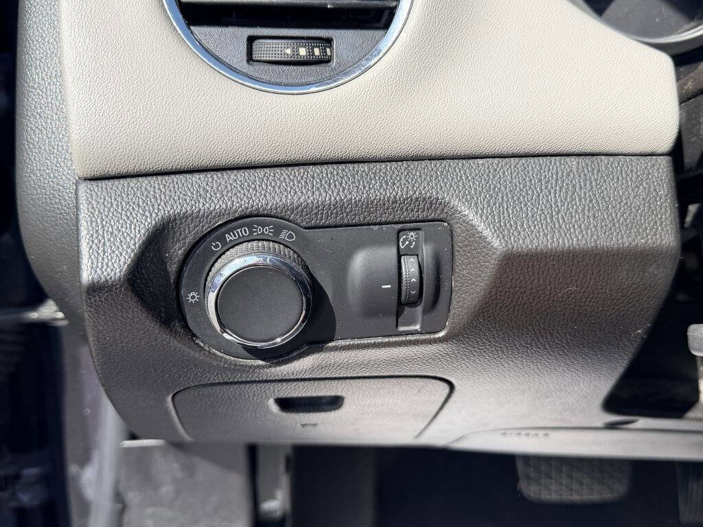 Used 2014 Chevrolet Cruze LS FWD image 12