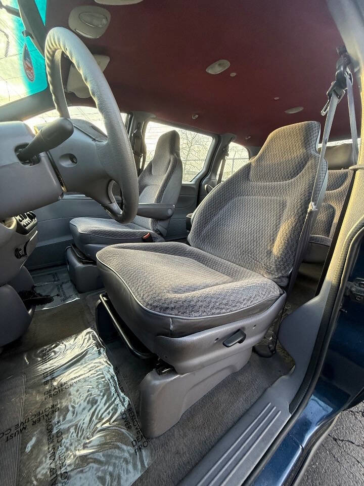 Used 2000 Plymouth Voyager FWD image 11