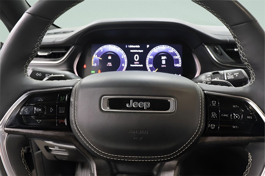 Used 2023 Jeep Grand Cherokee Overland image 11