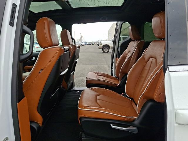 Used 2024 Chrysler Pacifica Pinnacle image 10