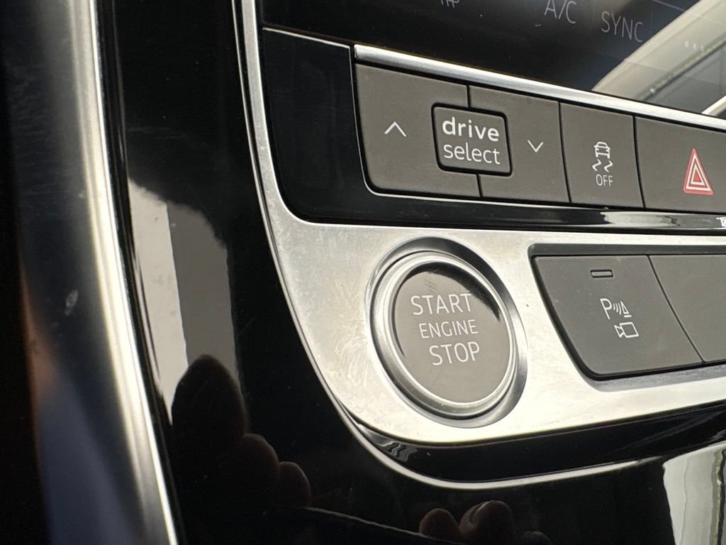 Used 2023 Audi Q8 Premium w/ Convenience Package AWD/4WD image 40