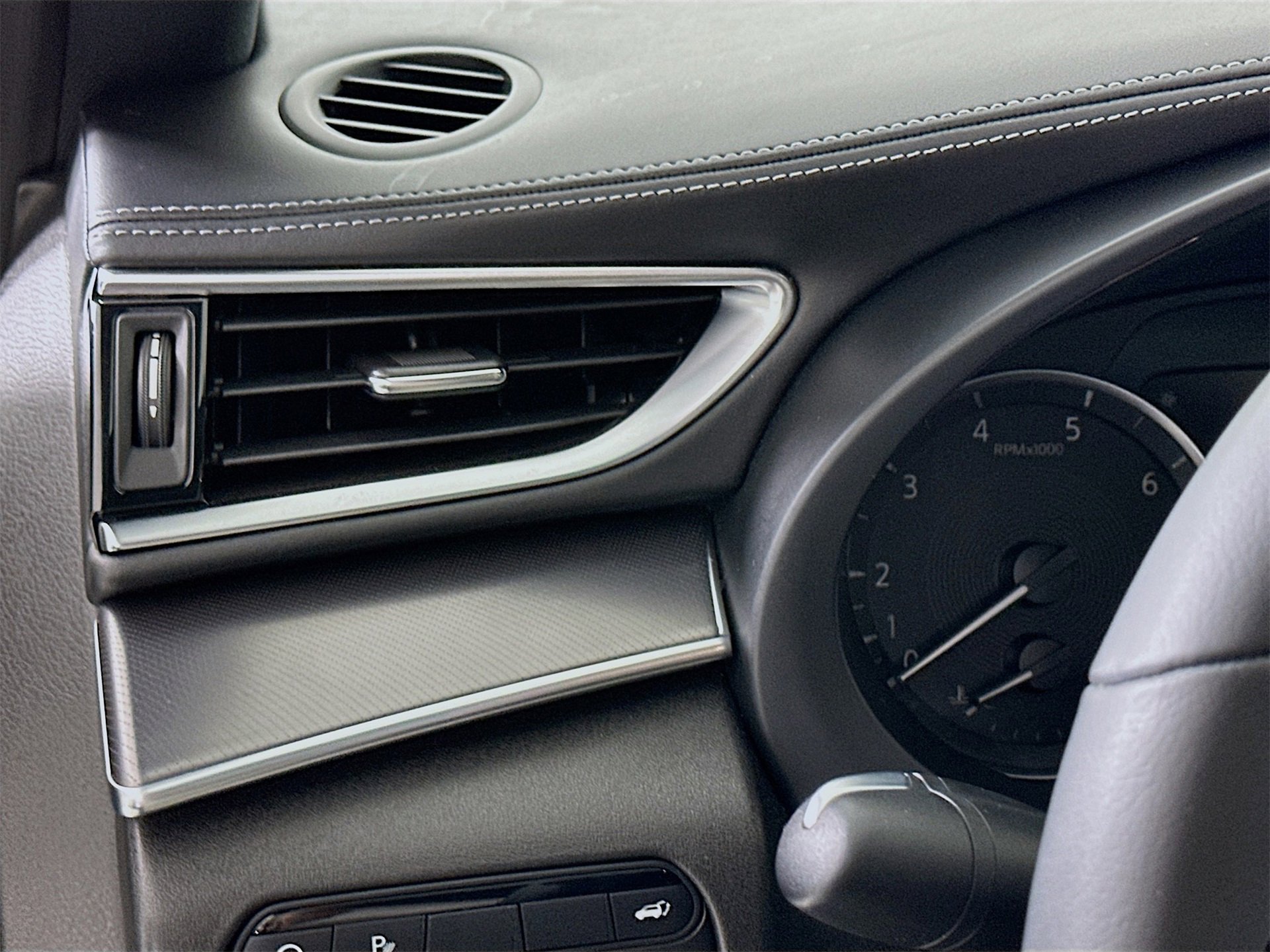 Used 2023 INFINITI QX55 Luxe w/ Cargo Package image 11