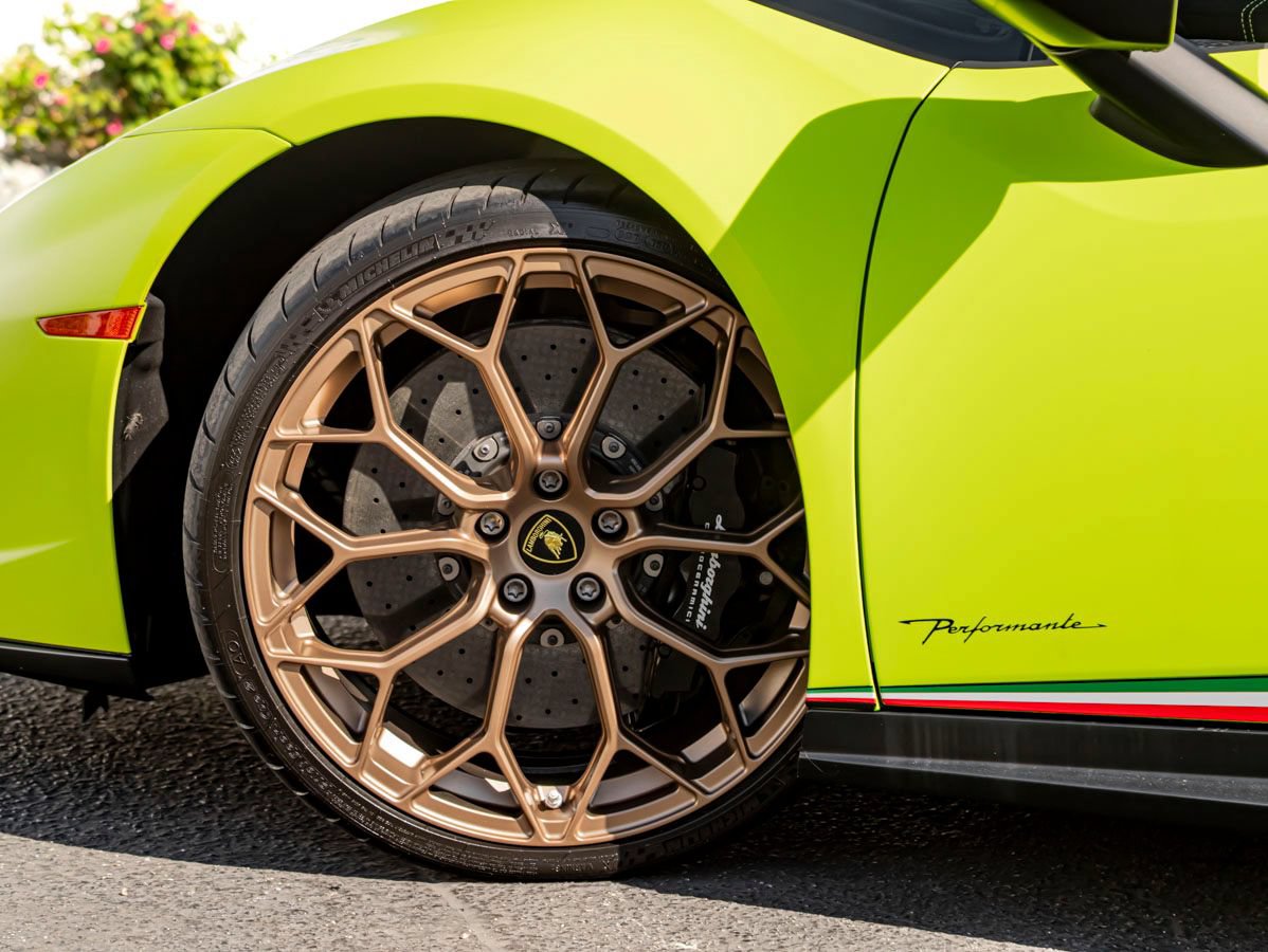 Used 2019 Lamborghini Huracan Performante AWD/4WD image 14