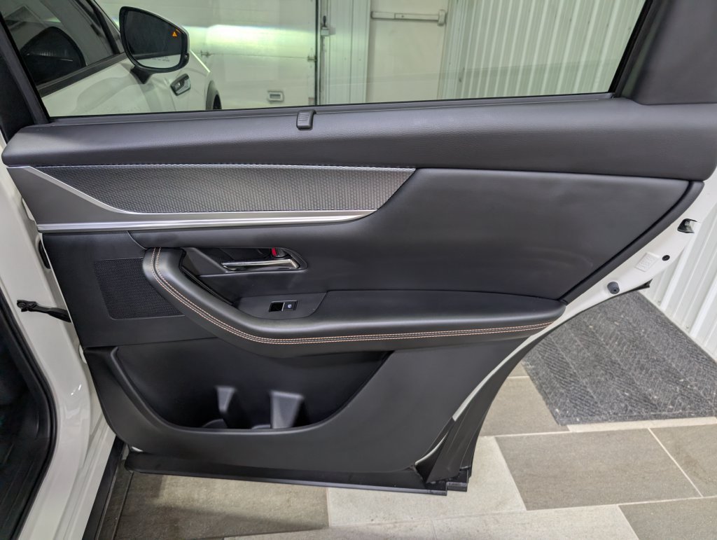 Used 2024 MAZDA CX-90 Plug-In Hybrid w/ Premium Pkg AWD/4WD image 27