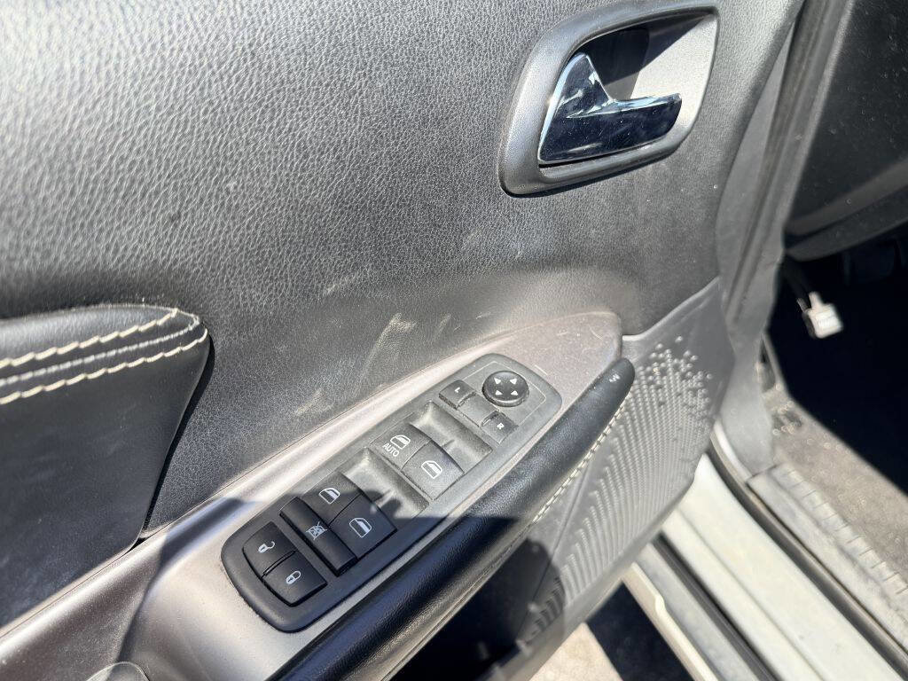 Used 2019 Dodge Journey Crossroad FWD image 11