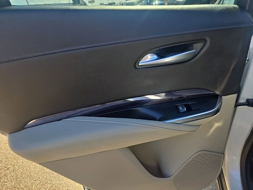 Used 2022 Cadillac XT4 Luxury image 32