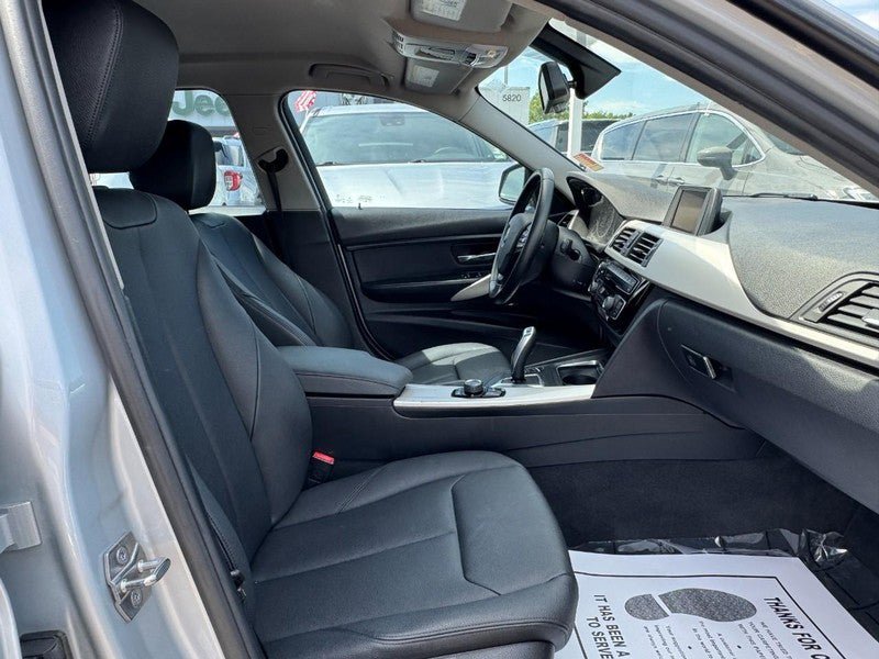 Used 2016 BMW 320i Sedan RWD image 17