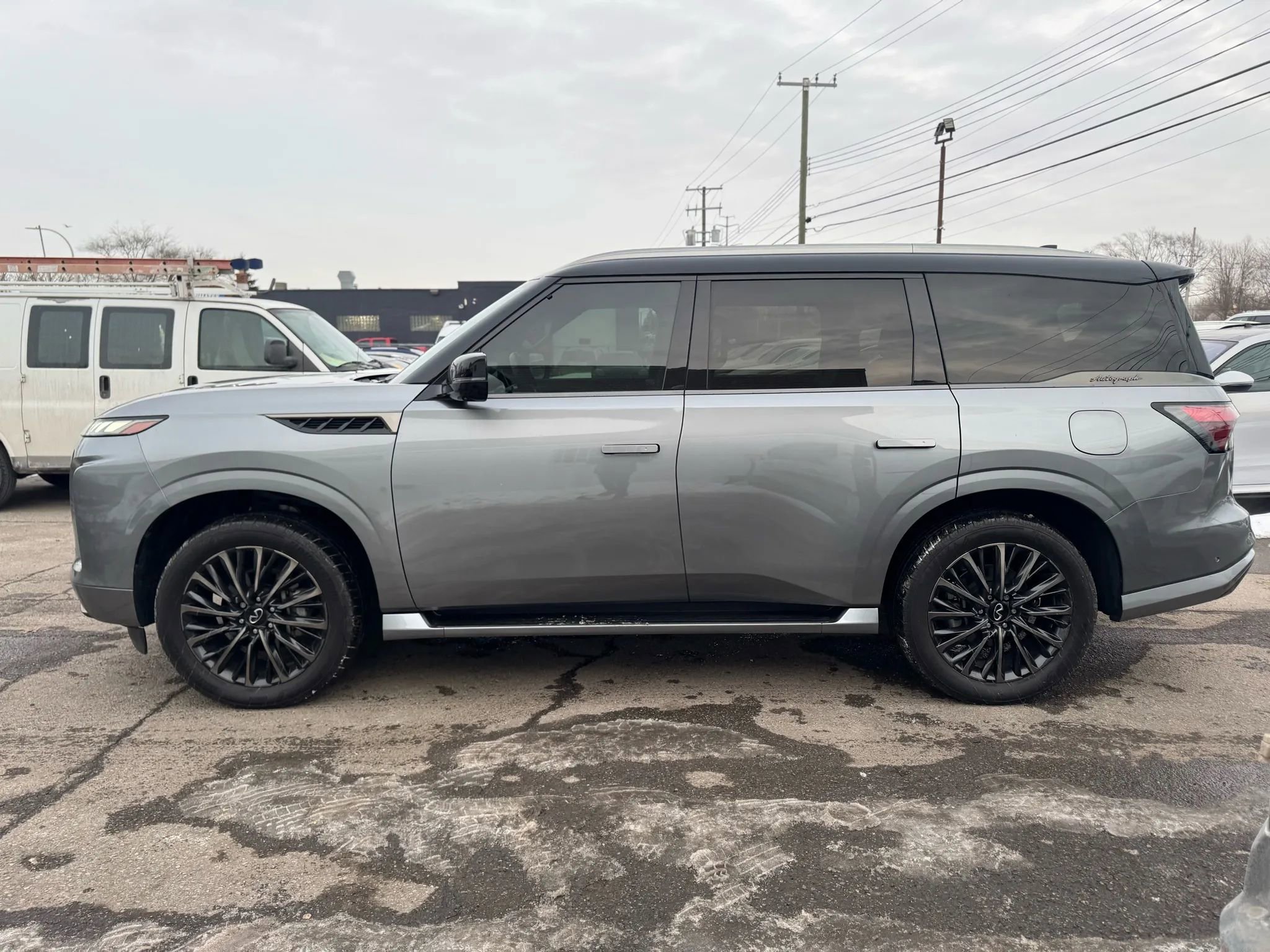 Used 2025 INFINITI QX80 Autograph image 8