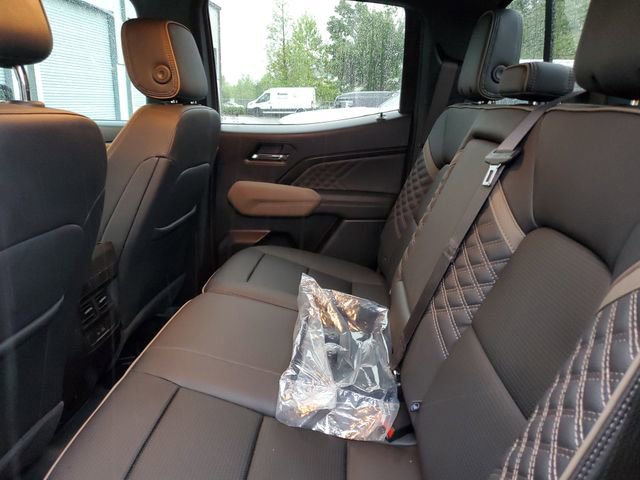Used 2025 GMC Canyon Denali image 10