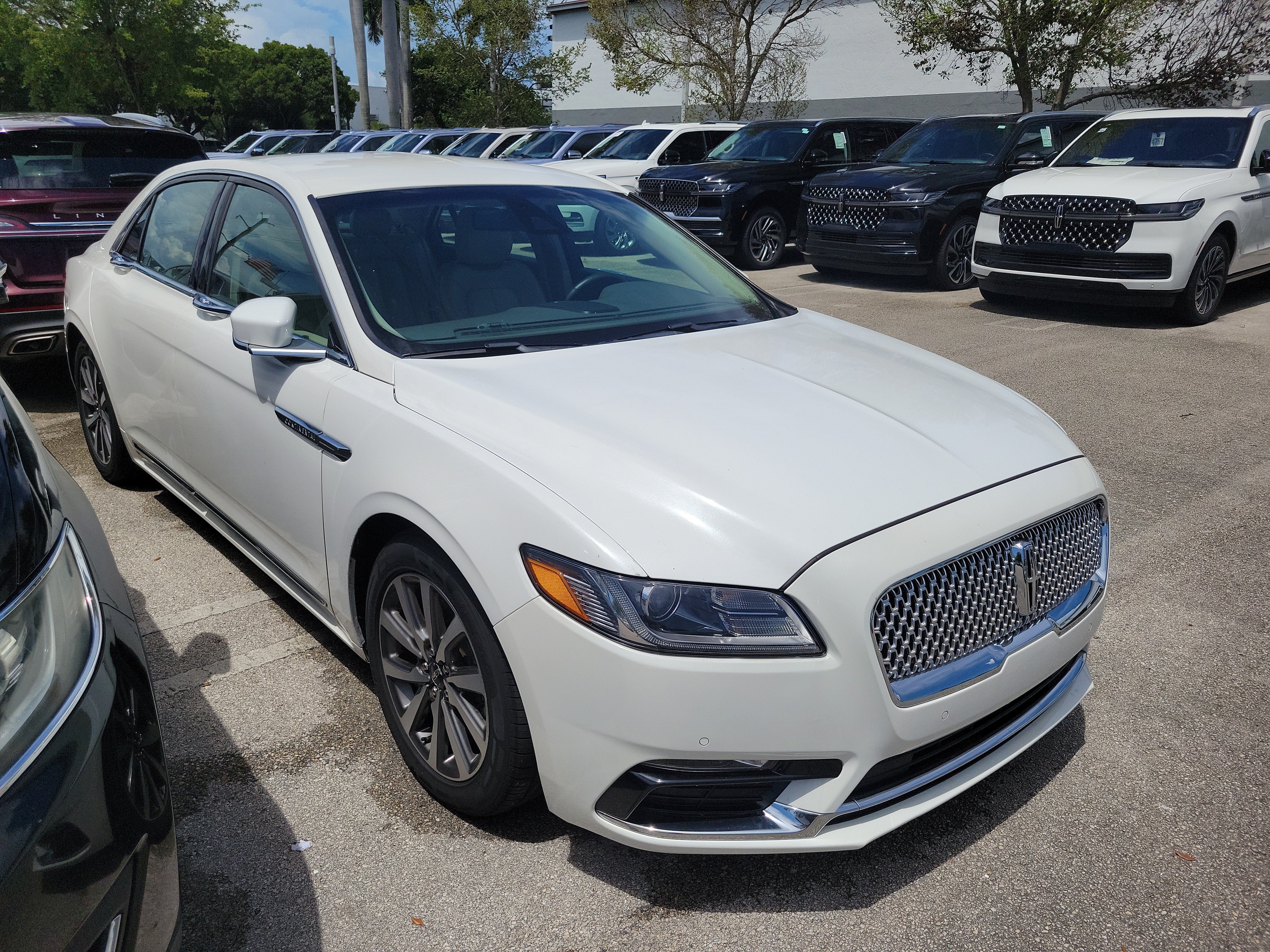 Used 2020 Lincoln Continental FWD image 2