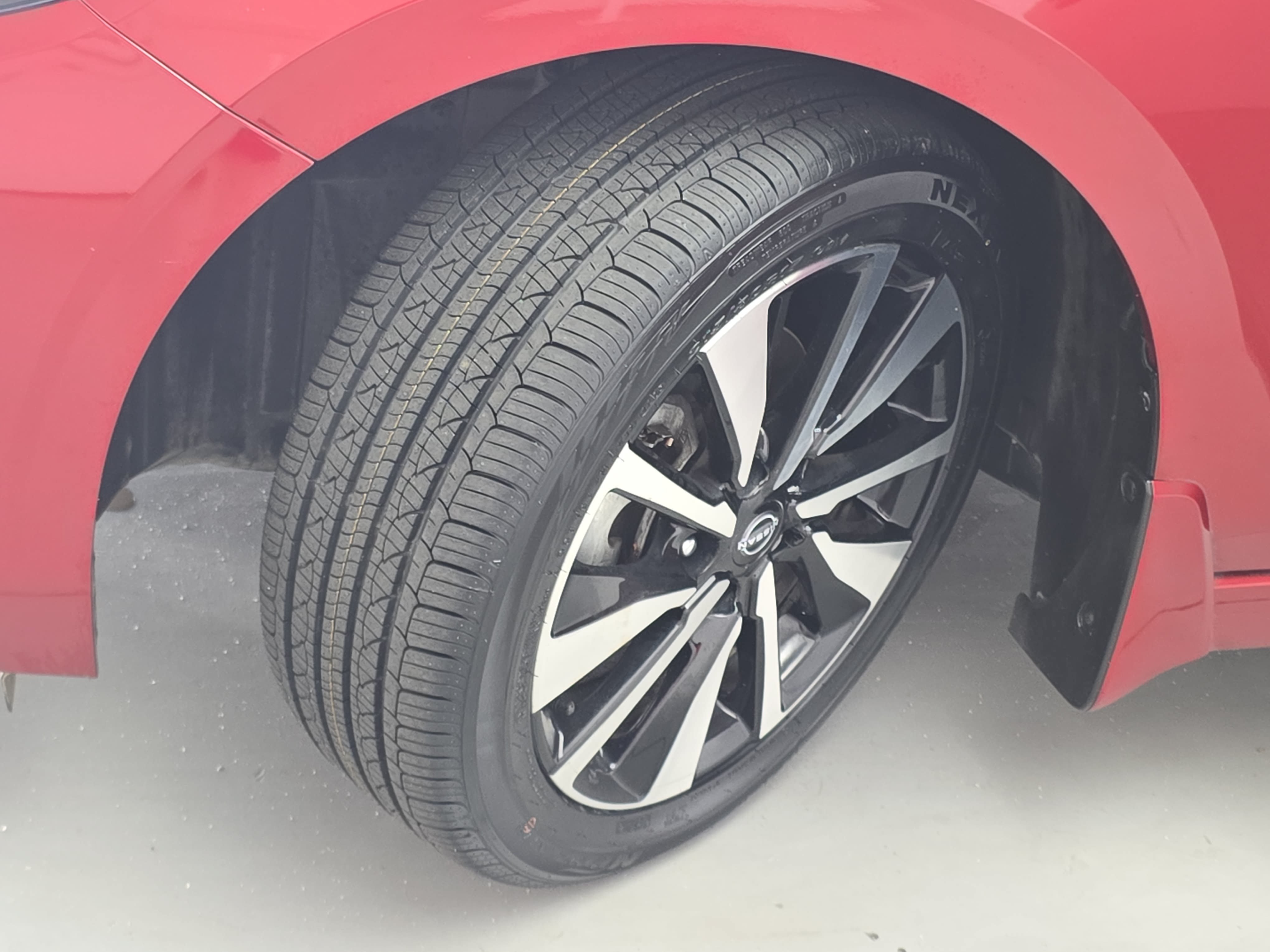 Used 2024 Nissan Sentra SV w/ SV Premium Package FWD image 31