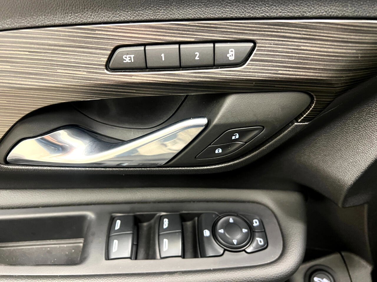 Used 2024 GMC Terrain SLT image 26